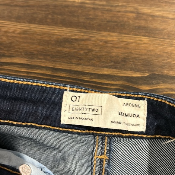 Ardene denim Bermuda shorts. High-rise. - Picture 3 of 5